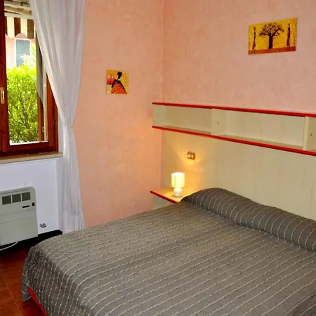 Сasa de vacaciones Enticing In With Swimming Pool