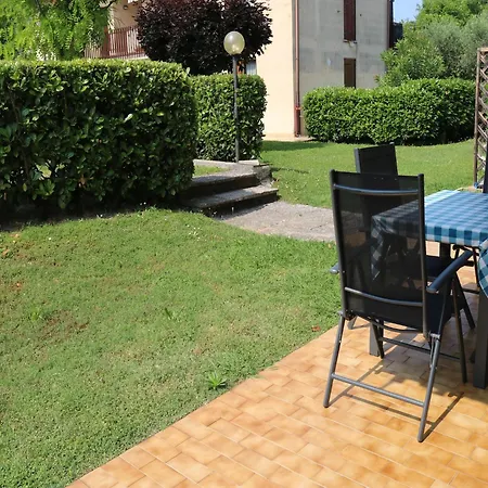 Сasa de vacaciones Enticing In With Swimming Pool