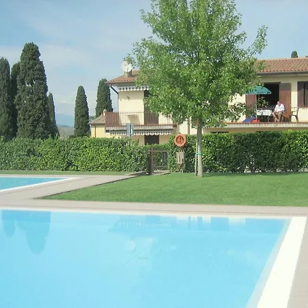 Enticing In With Swimming Pool Nyaraló